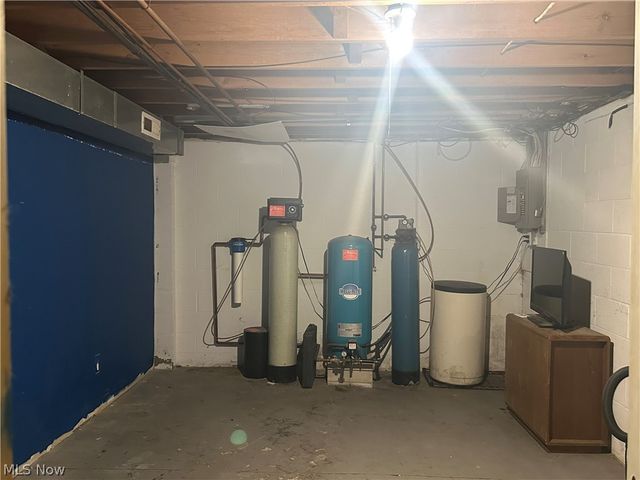 360 James Avenue, Akron, OH 44312