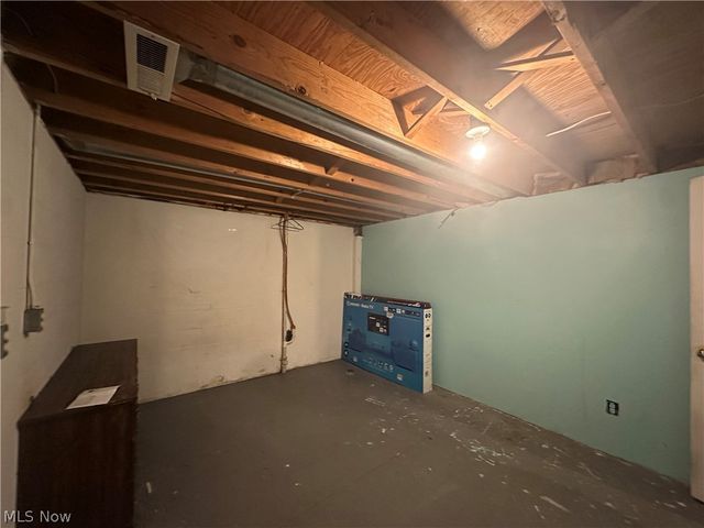 360 James Avenue, Akron, OH 44312