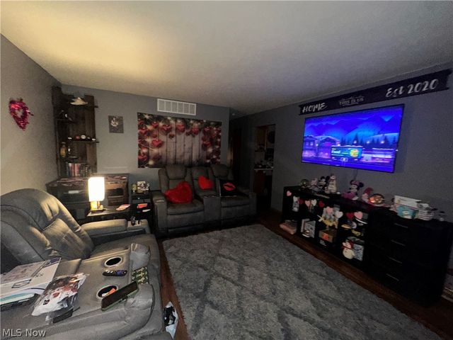 360 James Avenue, Akron, OH 44312