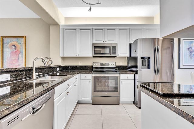 7735 Yardley Drive 406, Tamarac, FL 33321