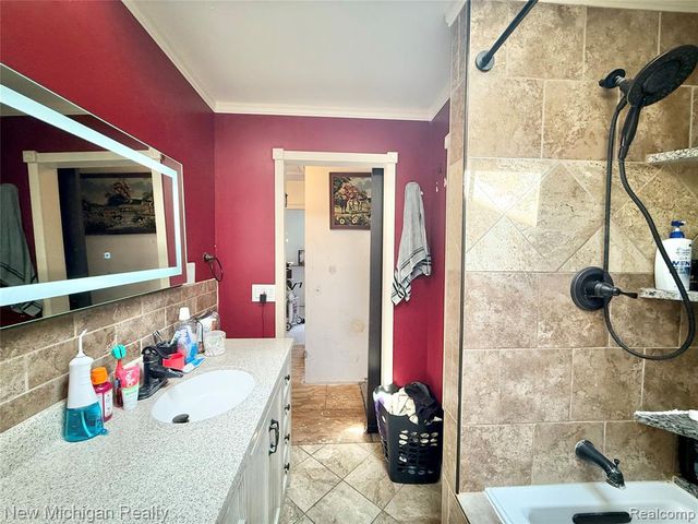 1054 Ransom Drive, Grand Blanc, MI 48507
