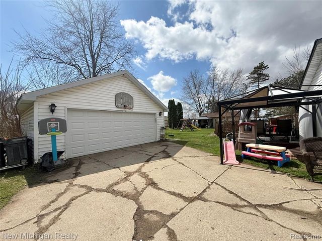 1054 Ransom Drive, Grand Blanc, MI 48507