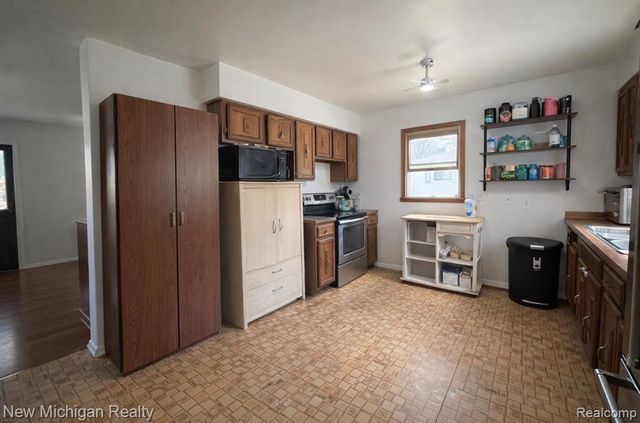 1054 Ransom Drive, Grand Blanc, MI 48507