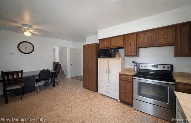 1054 Ransom Drive, Grand Blanc, MI 48507