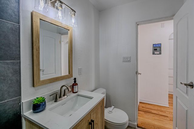 5512 Granite Avenue NE, Albuquerque, NM 87110