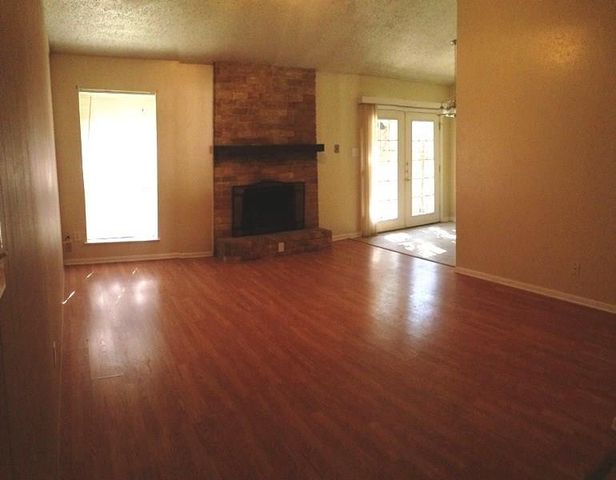 1305 Glenda DR A, Round Rock, TX 78681