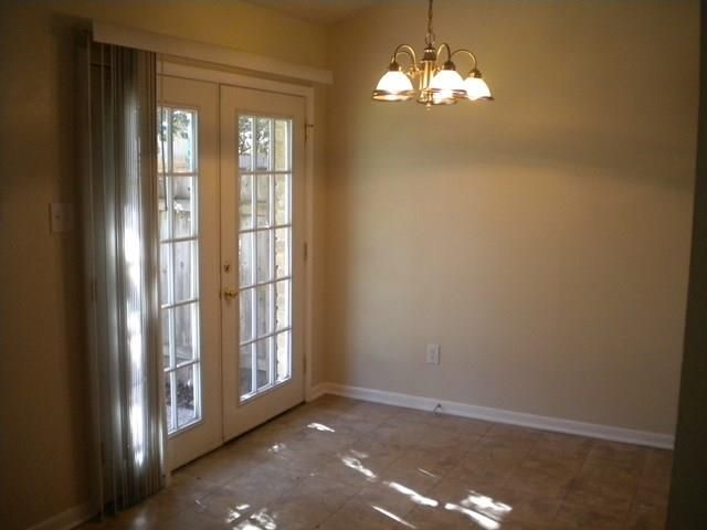 1305 Glenda DR A, Round Rock, TX 78681