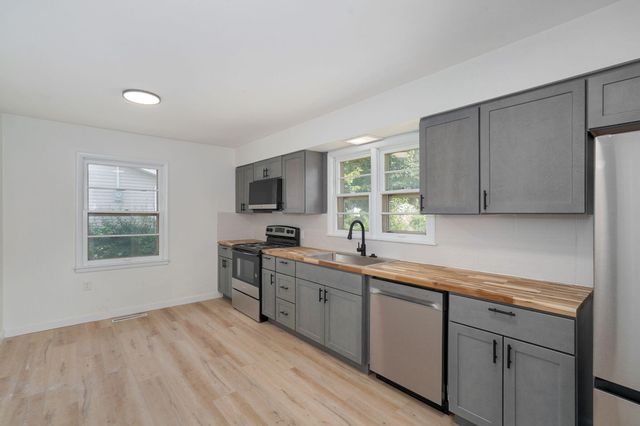 1012 E Morningside Street, Springfield, MO 65807