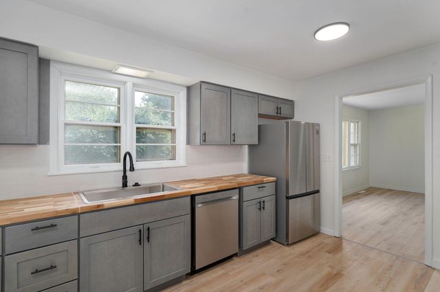 1012 E Morningside Street, Springfield, MO 65807