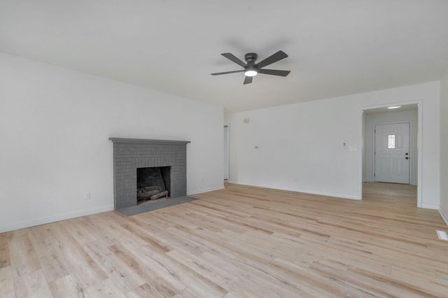 1012 E Morningside Street, Springfield, MO 65807