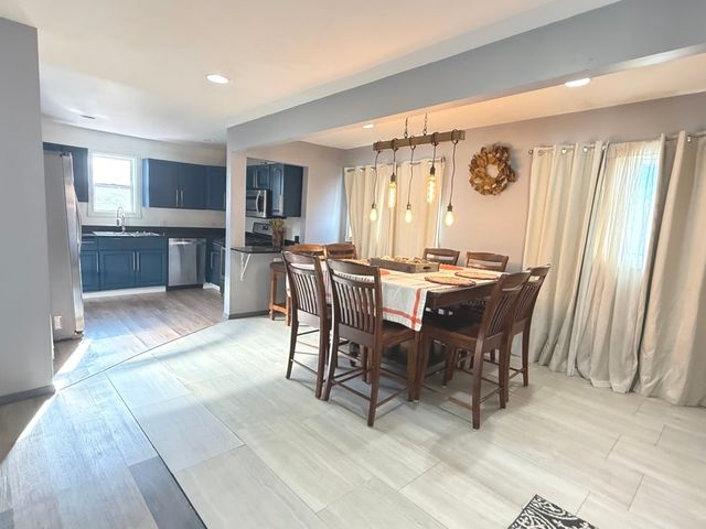 529 N Ravine Drive, Round Lake Park, IL 60073