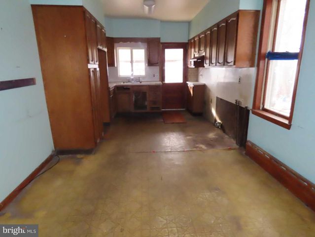 1118 GREEN ST, Marcus Hook, PA 19061