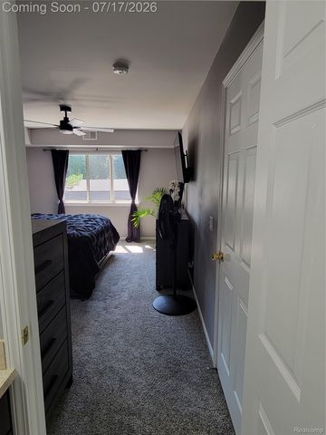 1655 Riverside Drive 10, Oakland Charter Township, MI 48309