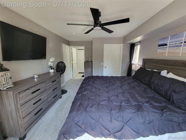 1655 Riverside Drive 10, Oakland Charter Township, MI 48309