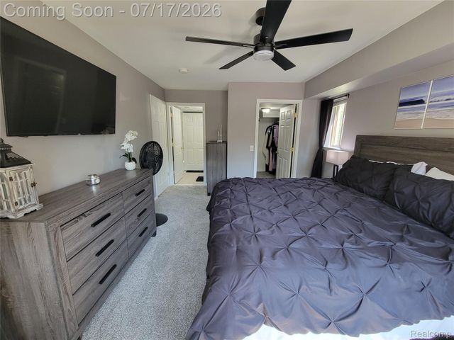 1655 Riverside Drive 10, Oakland Charter Township, MI 48309