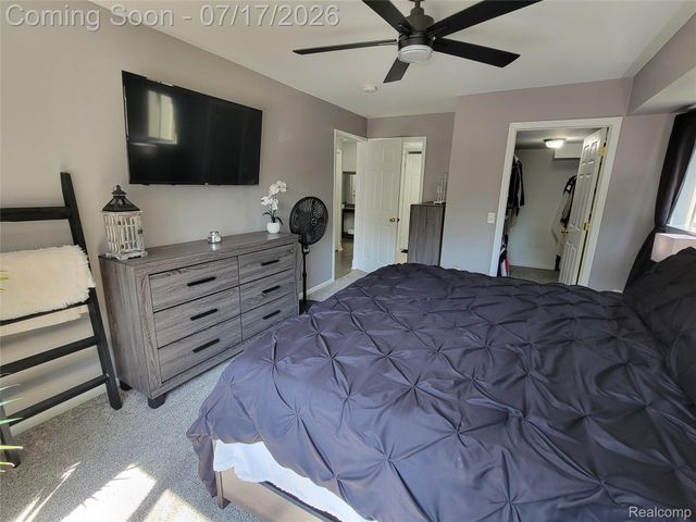 1655 Riverside Drive 10, Oakland Charter Township, MI 48309