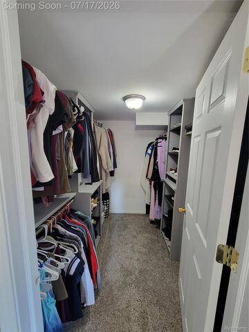1655 Riverside Drive 10, Oakland Charter Township, MI 48309