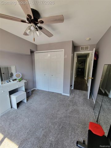 1655 Riverside Drive 10, Oakland Charter Township, MI 48309
