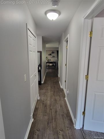 1655 Riverside Drive 10, Oakland Charter Township, MI 48309