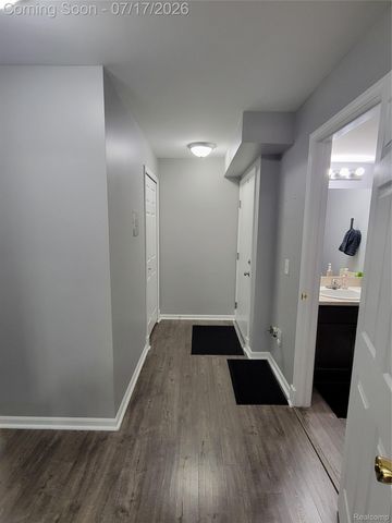 1655 Riverside Drive 10, Oakland Charter Township, MI 48309