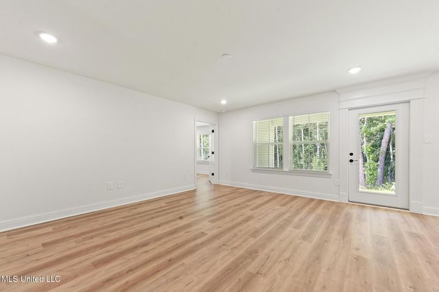 9626 W Oaklawn Road, Biloxi, MS 39532