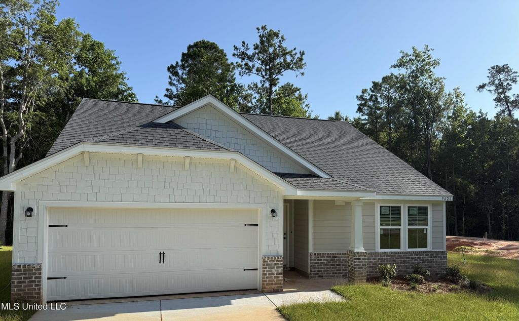 9626 W Oaklawn Road, Biloxi, MS 39532