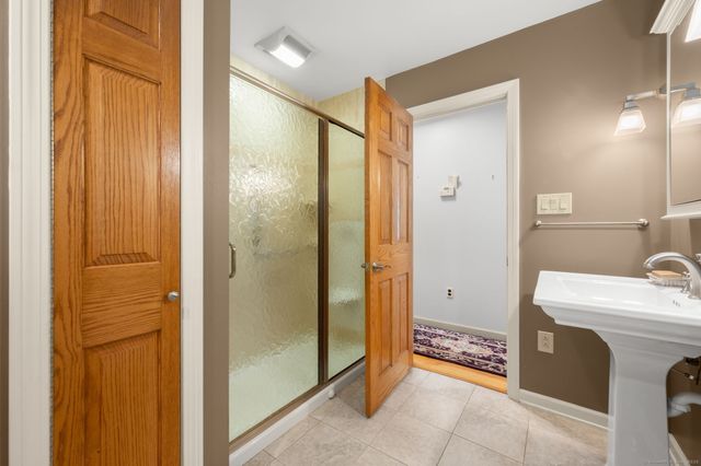 85 Dayton Road, Waterford, CT 06385