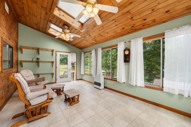 85 Dayton Road, Waterford, CT 06385