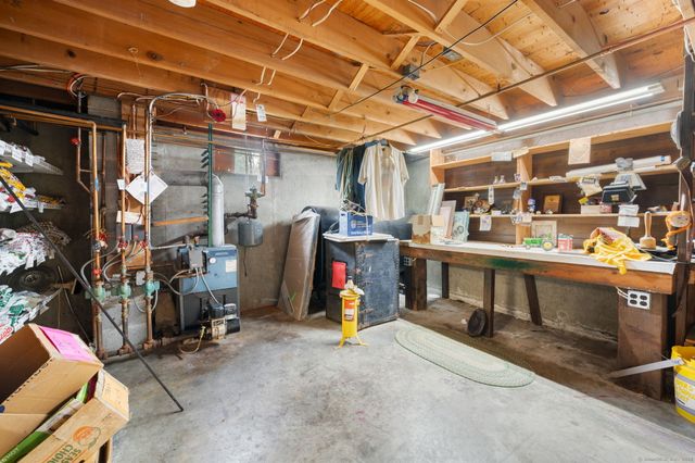 85 Dayton Road, Waterford, CT 06385