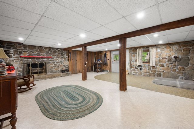 85 Dayton Road, Waterford, CT 06385