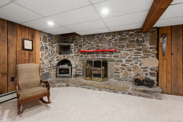 85 Dayton Road, Waterford, CT 06385