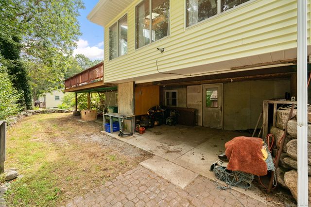 85 Dayton Road, Waterford, CT 06385
