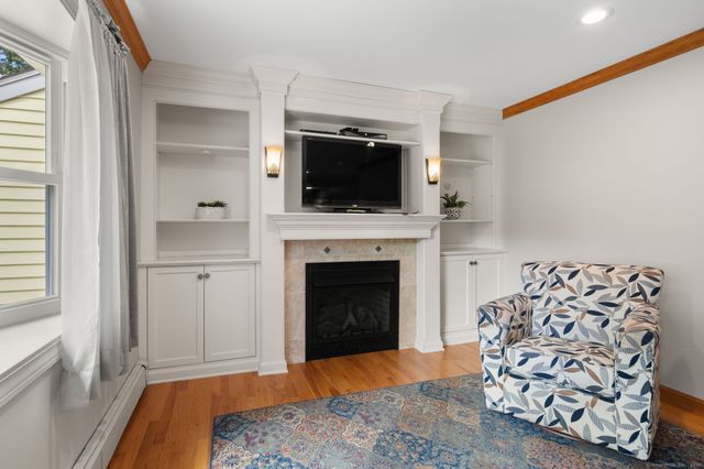 85 Dayton Road, Waterford, CT 06385