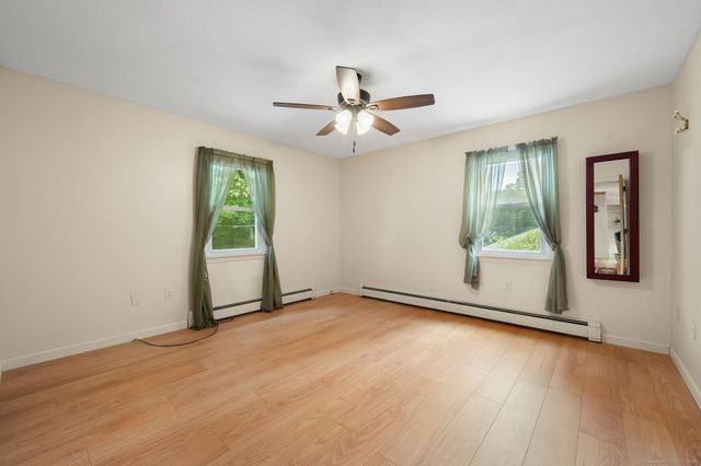 85 Dayton Road, Waterford, CT 06385