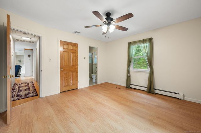 85 Dayton Road, Waterford, CT 06385