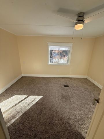 6 Center Street, Brimfield, MA 01010