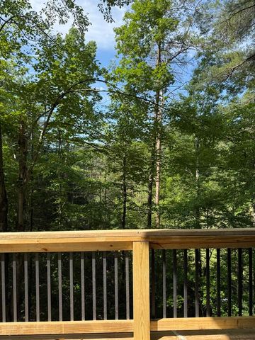 57 Middle Ridge Road, Campton, KY 41301