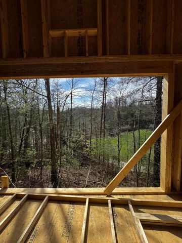 57 Middle Ridge Road, Campton, KY 41301