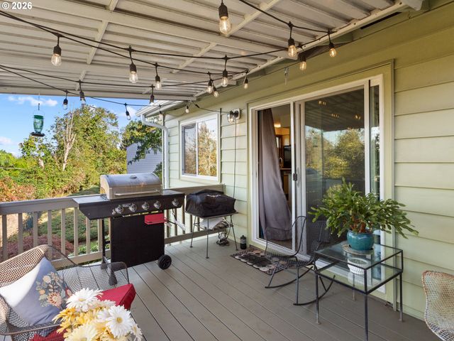 15031 Ne ROSE Pkwy, Portland, OR 97230