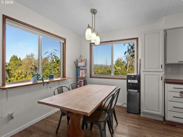 15031 Ne ROSE Pkwy, Portland, OR 97230
