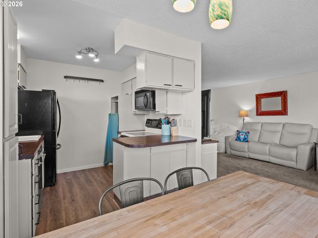 15031 Ne ROSE Pkwy, Portland, OR 97230