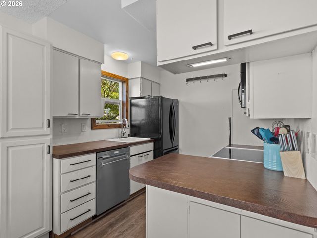 15031 Ne ROSE Pkwy, Portland, OR 97230