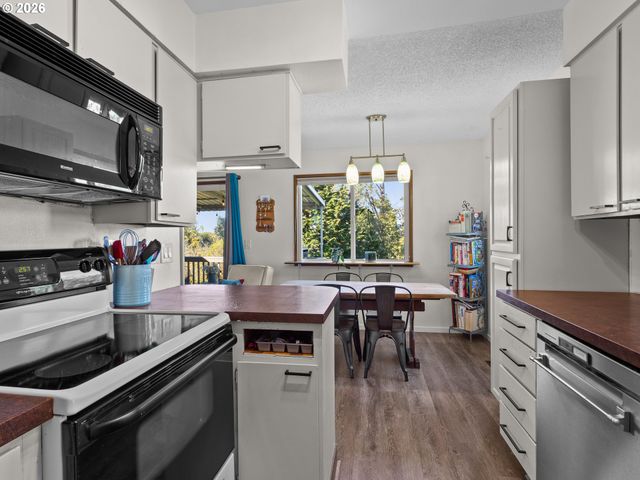 15031 Ne ROSE Pkwy, Portland, OR 97230