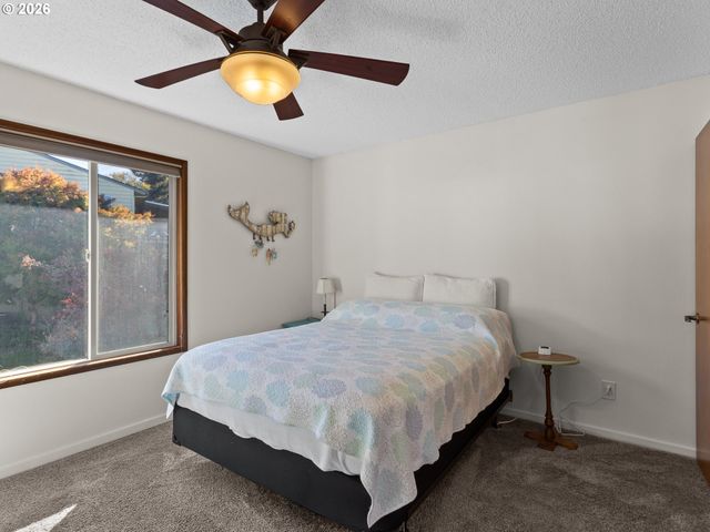 15031 Ne ROSE Pkwy, Portland, OR 97230