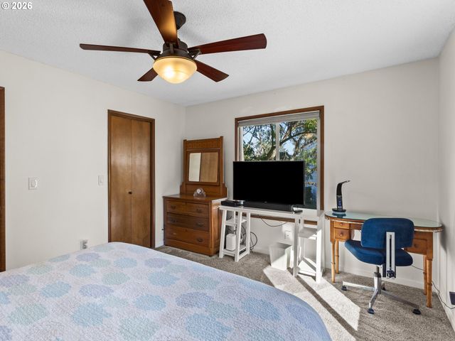 15031 Ne ROSE Pkwy, Portland, OR 97230