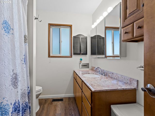 15031 Ne ROSE Pkwy, Portland, OR 97230