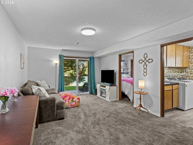 15031 Ne ROSE Pkwy, Portland, OR 97230