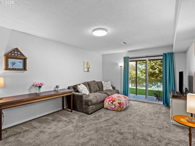 15031 Ne ROSE Pkwy, Portland, OR 97230