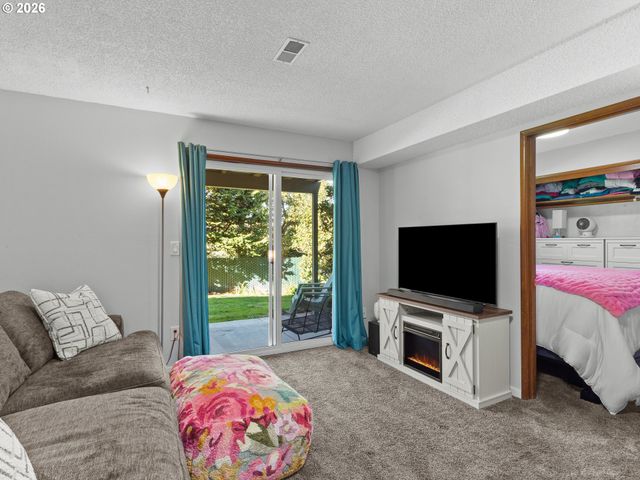 15031 Ne ROSE Pkwy, Portland, OR 97230