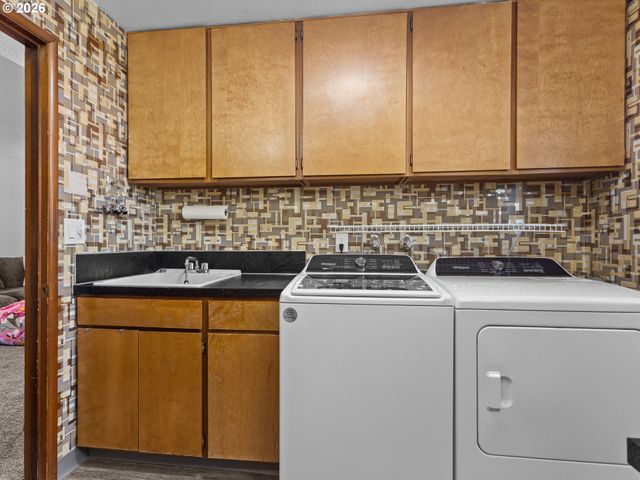 15031 Ne ROSE Pkwy, Portland, OR 97230